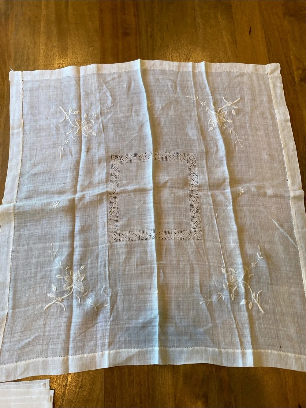 White Embroidered Square Linen Tablecloth Matching Napkin Set‎ Classic Home